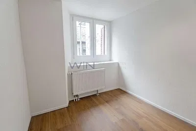 Schlafzimmer; holzboden, tageslicht, blick