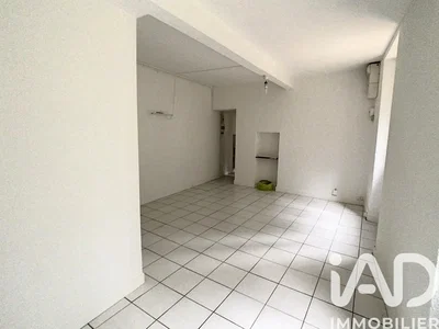 Altro; pavimento in piastrelle, necessita ristrutturazione