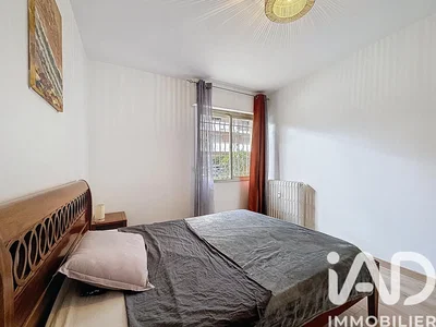 Yatak odası; doğal ışık, modern stil