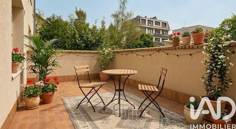 Terrasse; lumière naturelle, carrelage