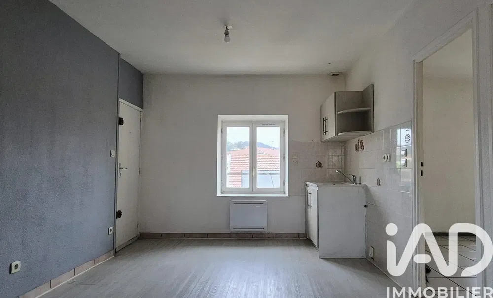 Cocina; luz natural, necesita renovación