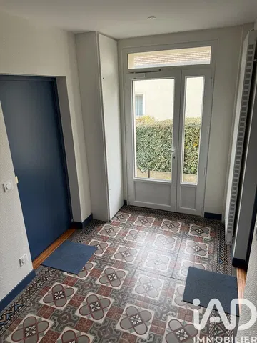 Guardaroba; pavimento in piastrelle, luce naturale