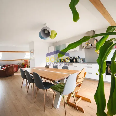 Cuisine; parquet, style moderne, lumière naturelle, électroménager