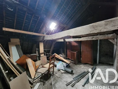 Cave; nécessite rénovation, poutres en bois