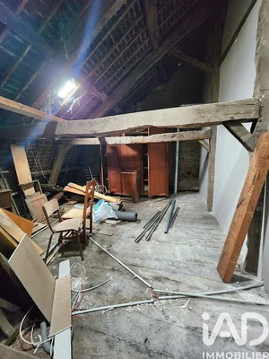 Bodrum; tadilat gerekiyor, ahşap kirişler