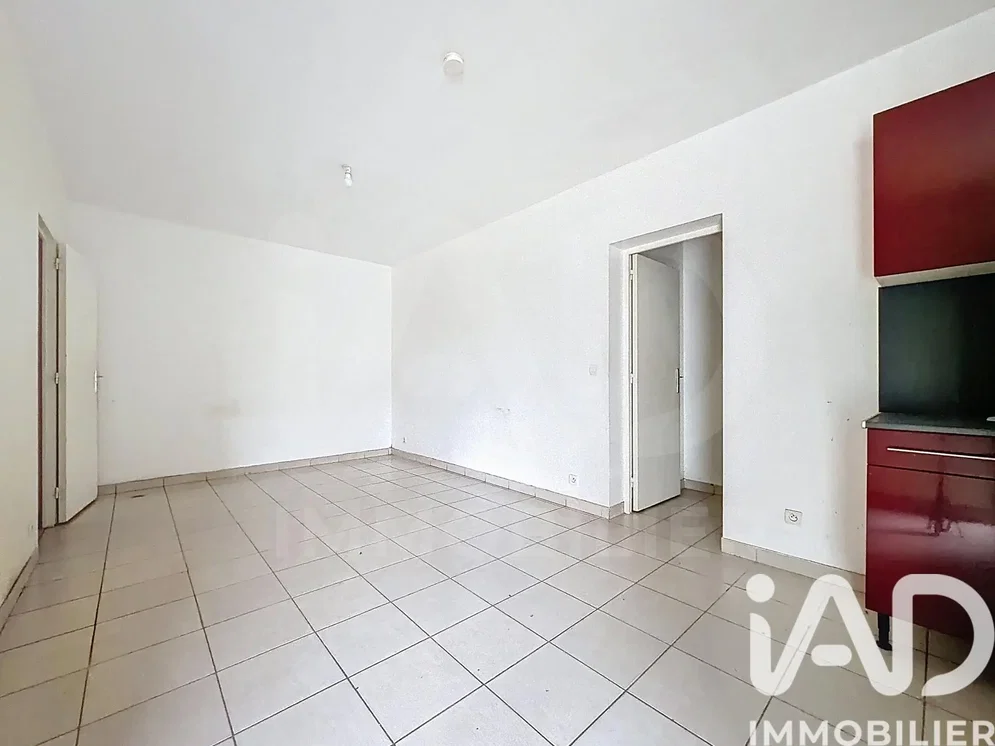 Ostale; pločice, potrebna renovacija