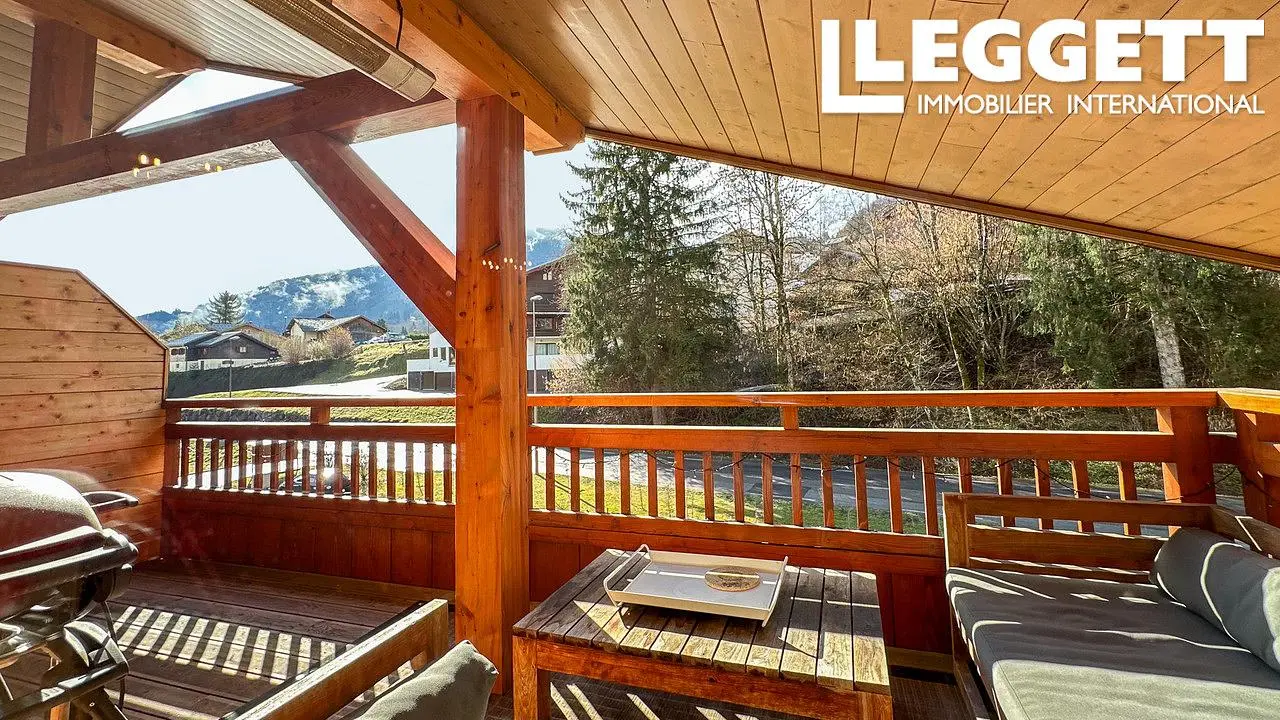Terrasse; vue, poutres en bois, parquet, lumière naturelle