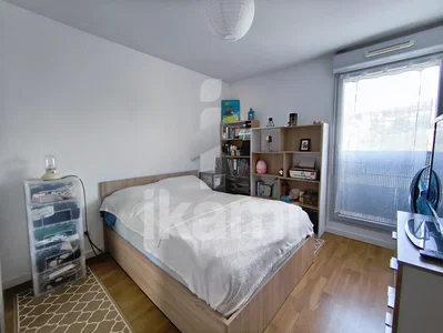 Chambre; lumière naturelle, parquet