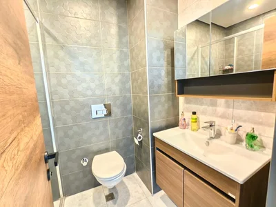 حمام; أرضية من البلاط, مجدد, ضوء طبيعي, أسلوب عصري