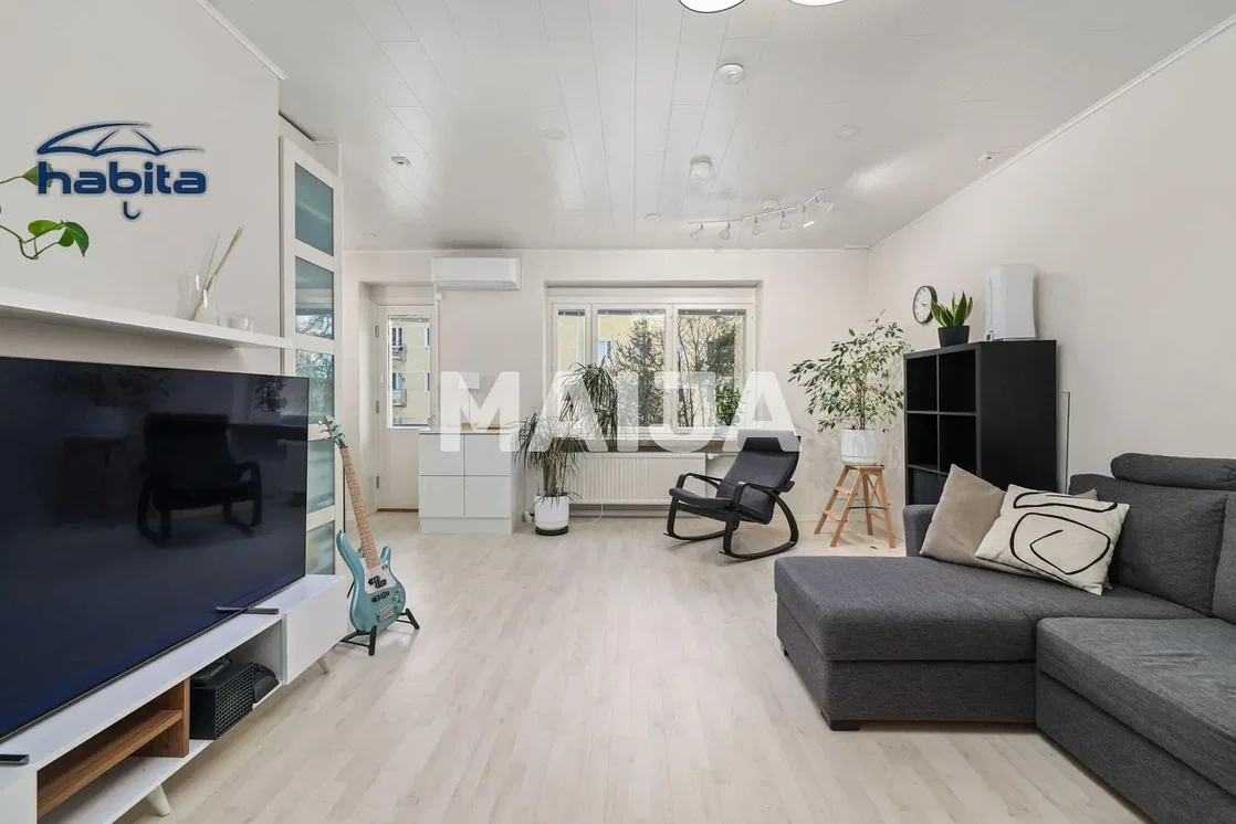 Obývací pokoj; výhled, přirozené světlo, moderní styl, dřevěná podlaha