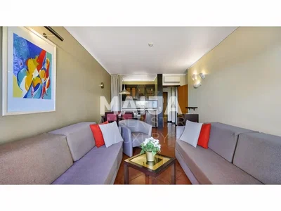 Obývací pokoj; moderní styl, přirozené světlo