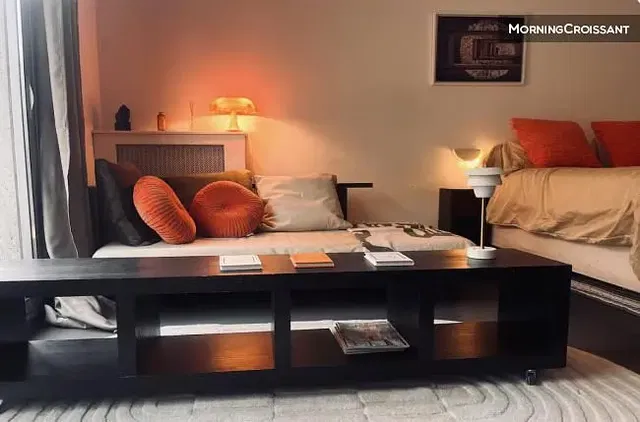 Obývačka; moderný štýl, prirodzené svetlo