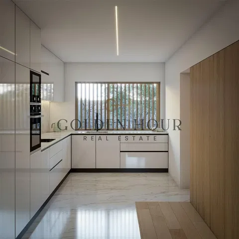 Kuchyňa; kuchynské spotrebiče, prirodzené svetlo, moderný štýl, po rekonštrukcii