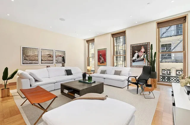 Living room; natural light, modern style, wood floor