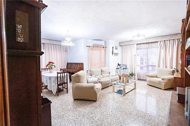 Oturma odası; doğal ışık, modern stil