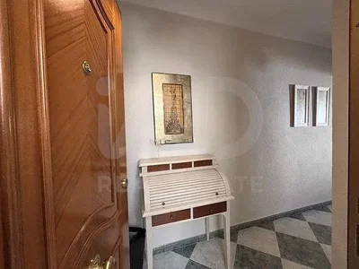 Oda; ahşap zemin, fayans zemin