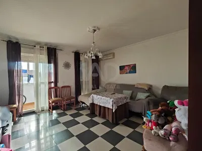 Oturma odası; doğal ışık, fayans zemin