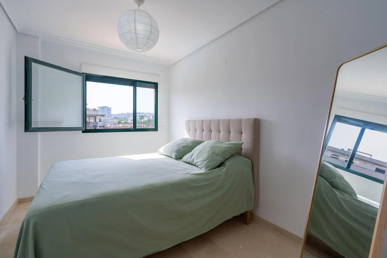 Спаваћа соба; природно светло, поглед