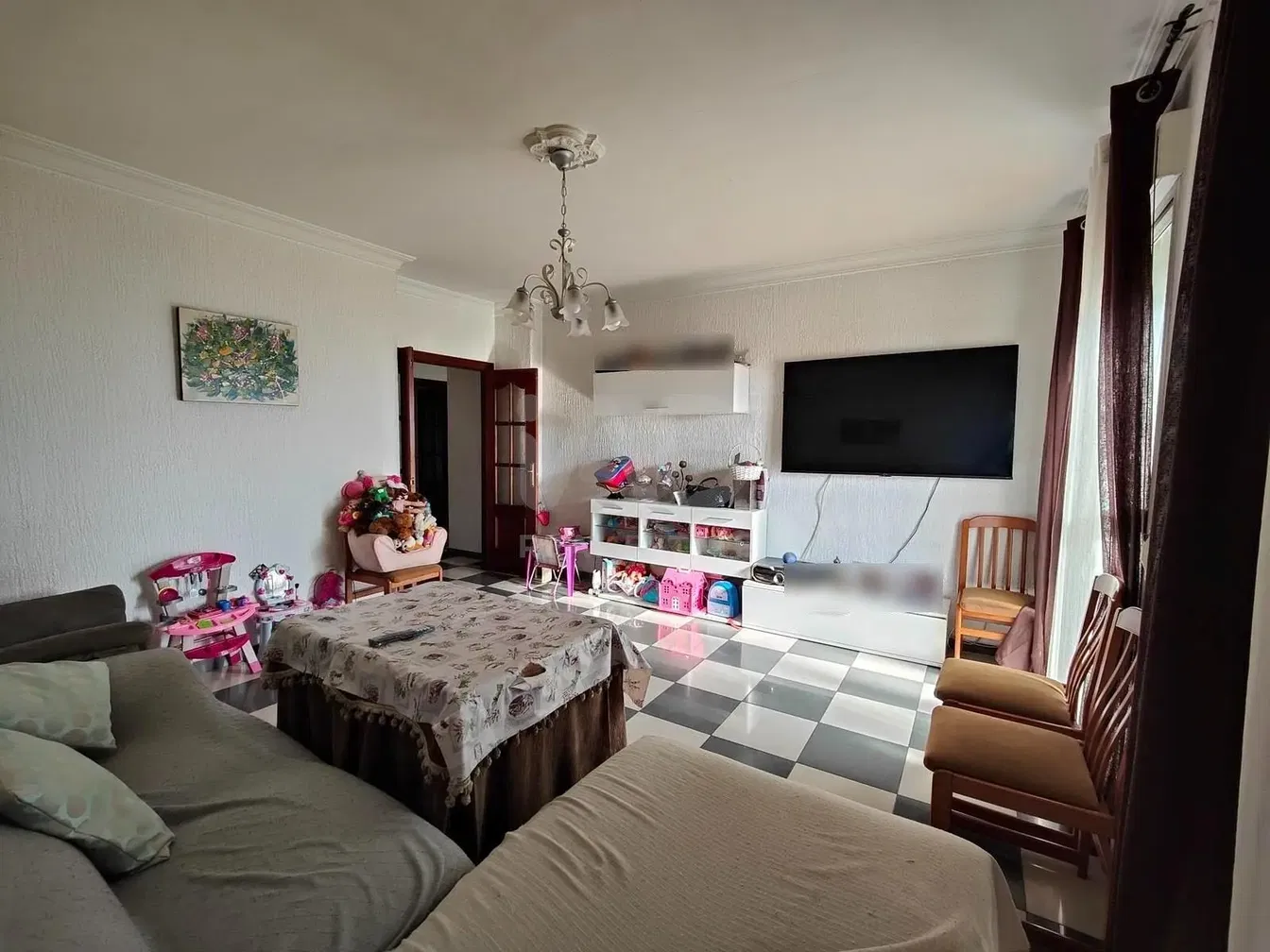 Oturma odası; doğal ışık, modern stil