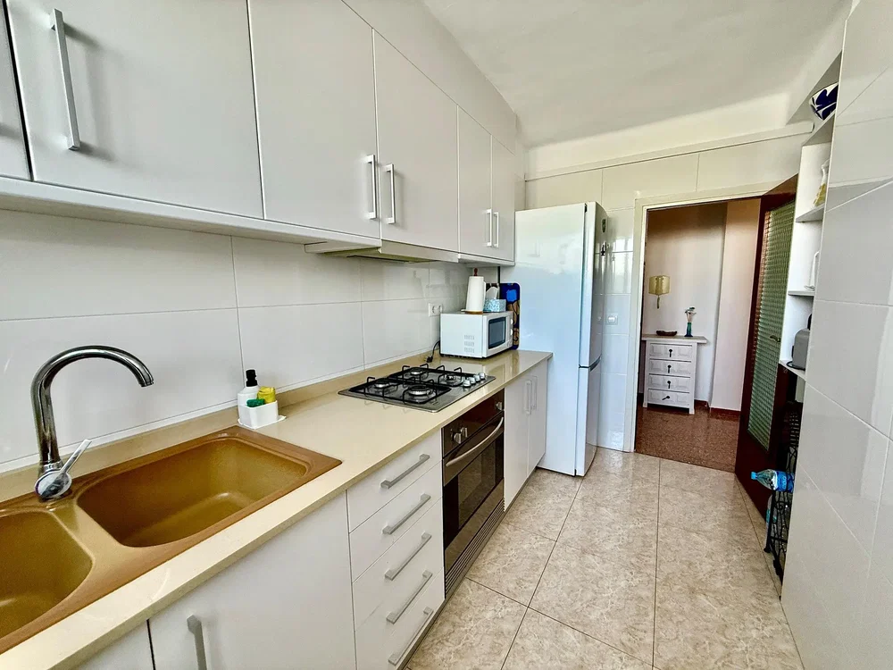 Mutfak; mutfak aletleri, fayans zemin