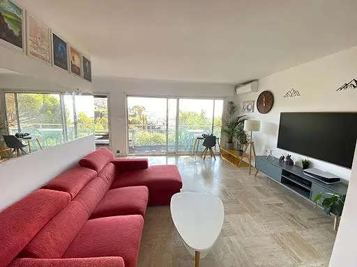 Oturma odası; doğal ışık, manzara, modern stil