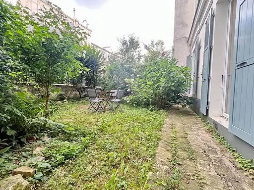 Dom i otoczenie; światło dzienne, widok