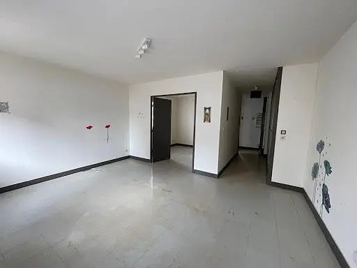Other; tile floor, natural light