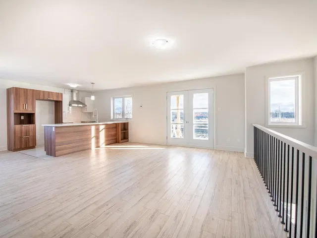 Salón; vista, luz natural, renovado, suelo de madera