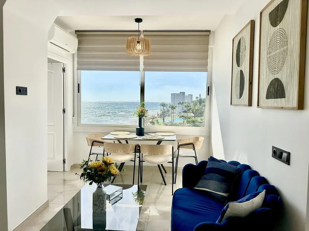 Oturma odası; manzara, doğal ışık, modern stil