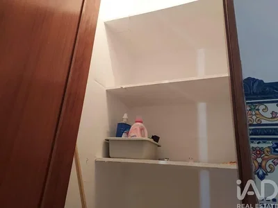 Гардероба; плочице, потребна реновација