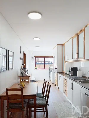 Кухиња; кухињски апарати, природно светло, модерни стил