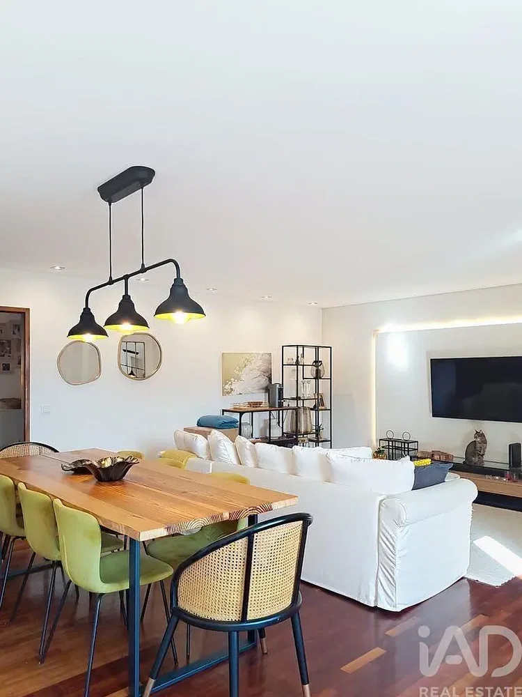 Дневна соба; природно светло, модерни стил