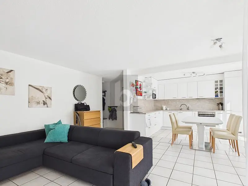 Salon; lumière naturelle, carrelage