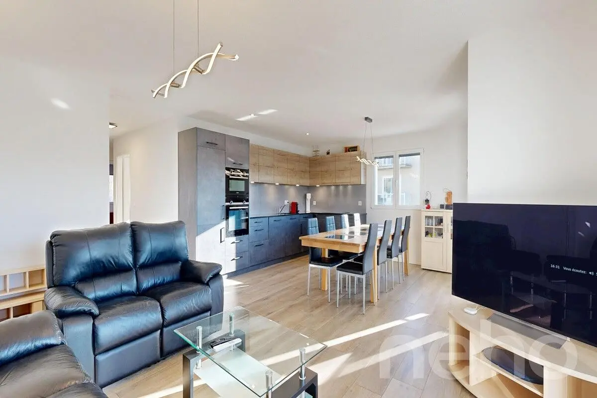 Oturma odası; doğal ışık, modern stil