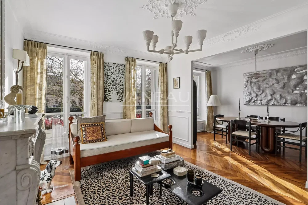 Oturma odası; doğal ışık, modern stil