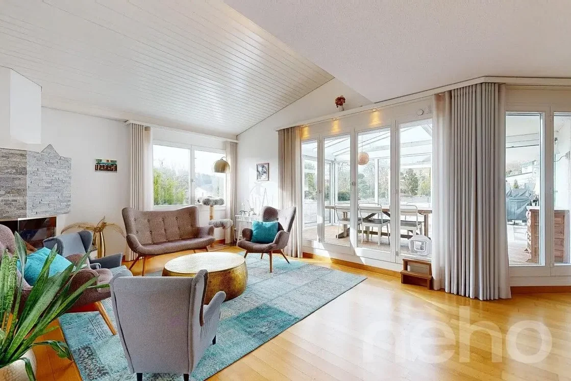 Wohnzimmer; blick, holzboden, tageslicht, moderner stil, kamin