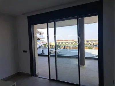 Teras; manzara, fayans zemin, doğal ışık