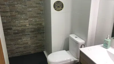 Toilette; fliesenboden, renoviert