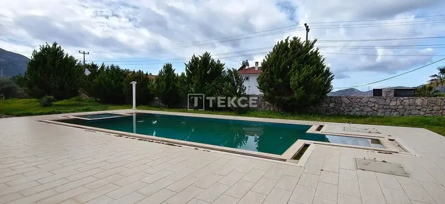 Maison et environs; vue, carrelage, lumière naturelle