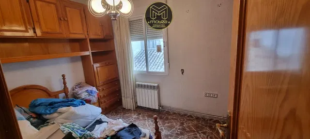 Camera da letto; necessita ristrutturazione, pavimento in legno