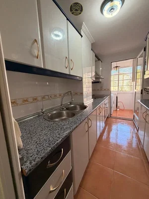 Кухиња; кухињски апарати, плочице, природно светло