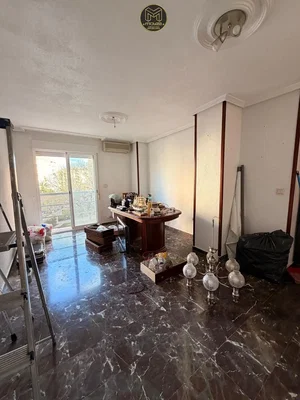 Остало; потребна реновација, плочице, поглед