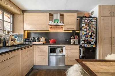 مطبخ; أجهزة المطبخ, ضوء طبيعي, أسلوب ريفي, أرضية خشبية