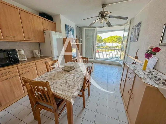 Keuken; uitzicht, tegelvloer