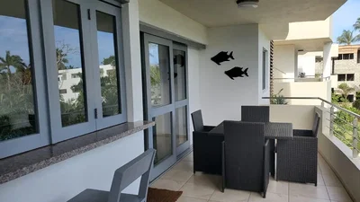 Balcon; vue, lumière naturelle, carrelage