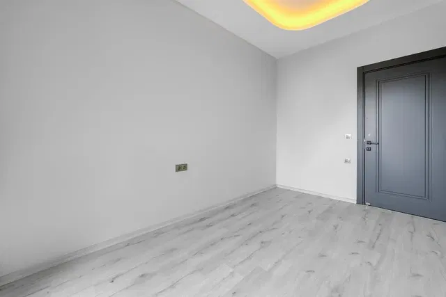 غرفة; أرضية خشبية, ضوء طبيعي, مجدد