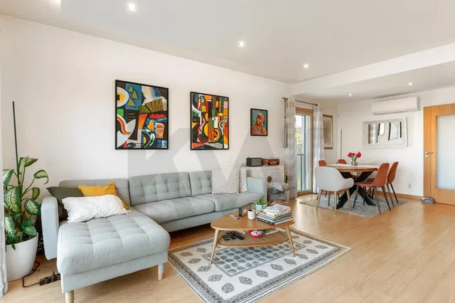 Хол; естествена светлина, модерен стил