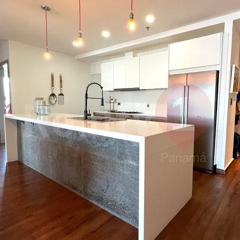 Keuken; keukenapparatuur, natuurlijk licht, moderne stijl