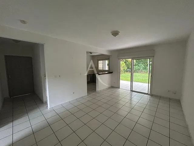 Dnevna soba; pločice, pogled, prirodno svjetlo