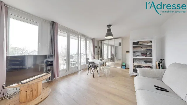 Living room; view, wood floor, natural light, modern style